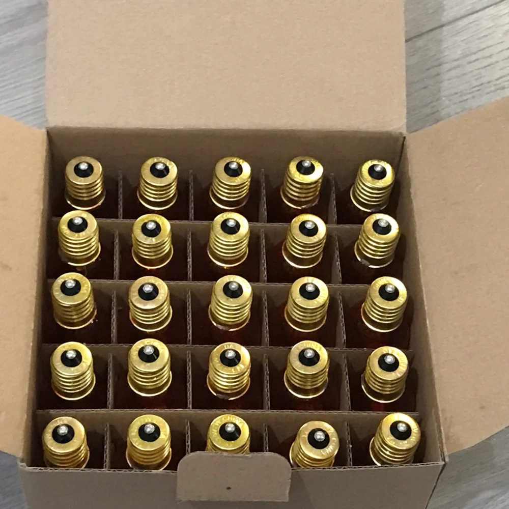 C9 replacement bulbs for indoor and outdoor use. Includes 25 pieces. Holiday